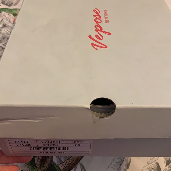 New with box Vepose New York Gold Glitter Heels - Picture 14 of 15